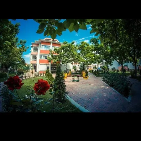 Sunny Sanny Parking Free Апартаменти *