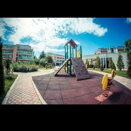 Sunny Sanny Parking Free Апартаменти