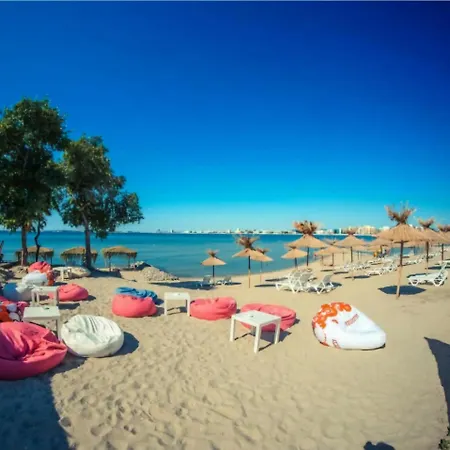Sunny Sanny Parking Free Апартаменти *