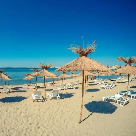 Sunny Sanny Parking Free Апартаменти *